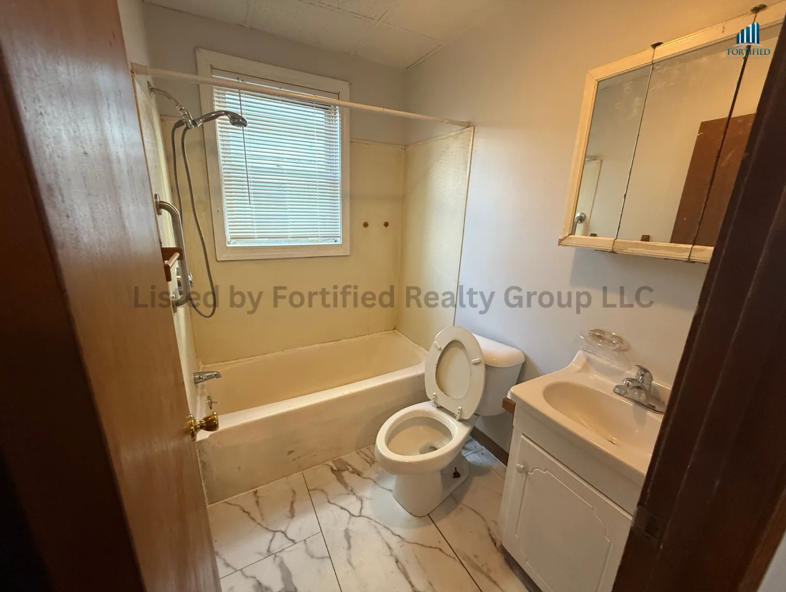 Bathroom — 137 Barnes St #1, Fall River MA