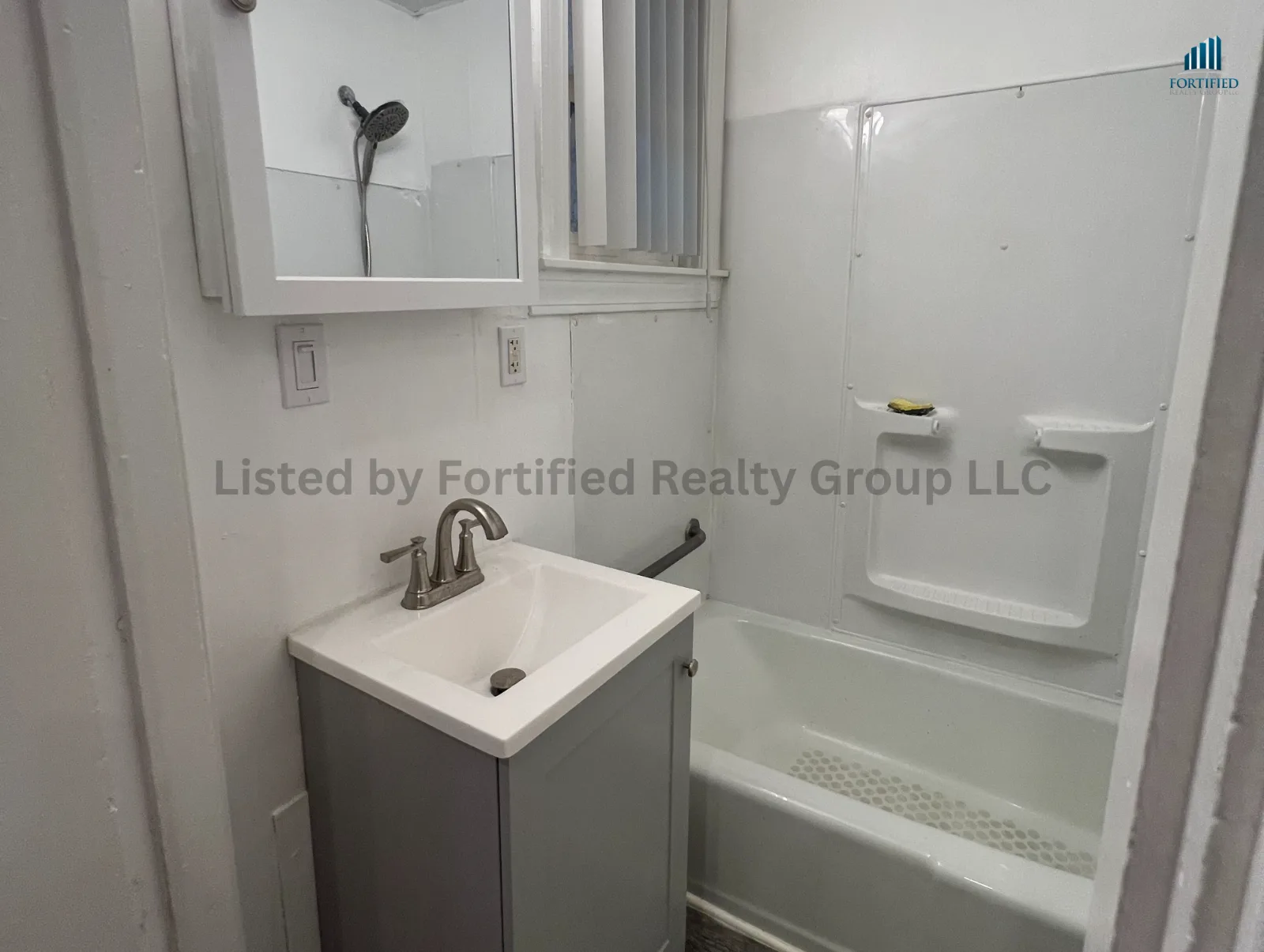 Bathroom — 42 Kilburn St #Unit 2S, Fall River MA