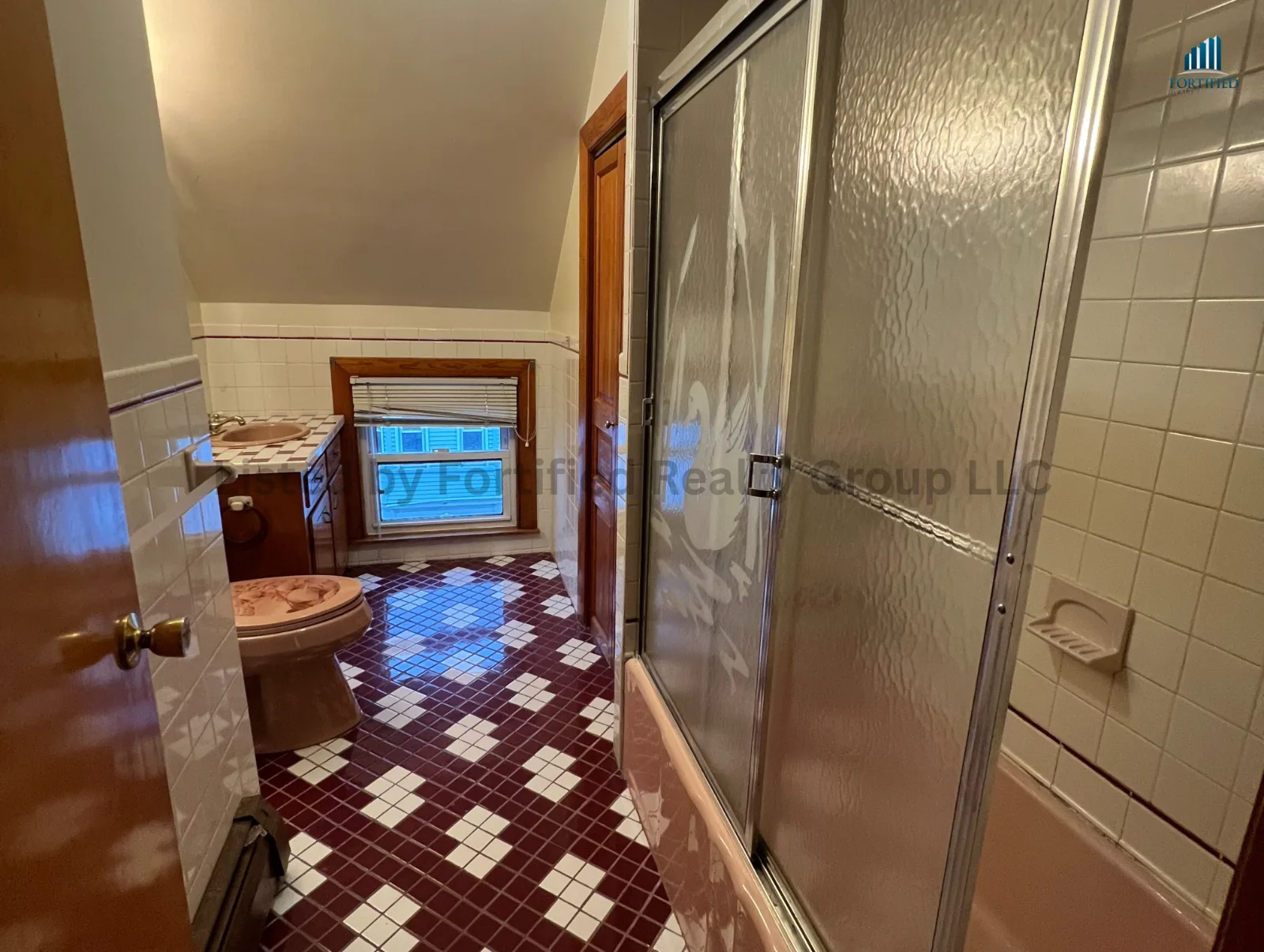 Bathroom — 455 Middle St #Apt 3, Fall River MA