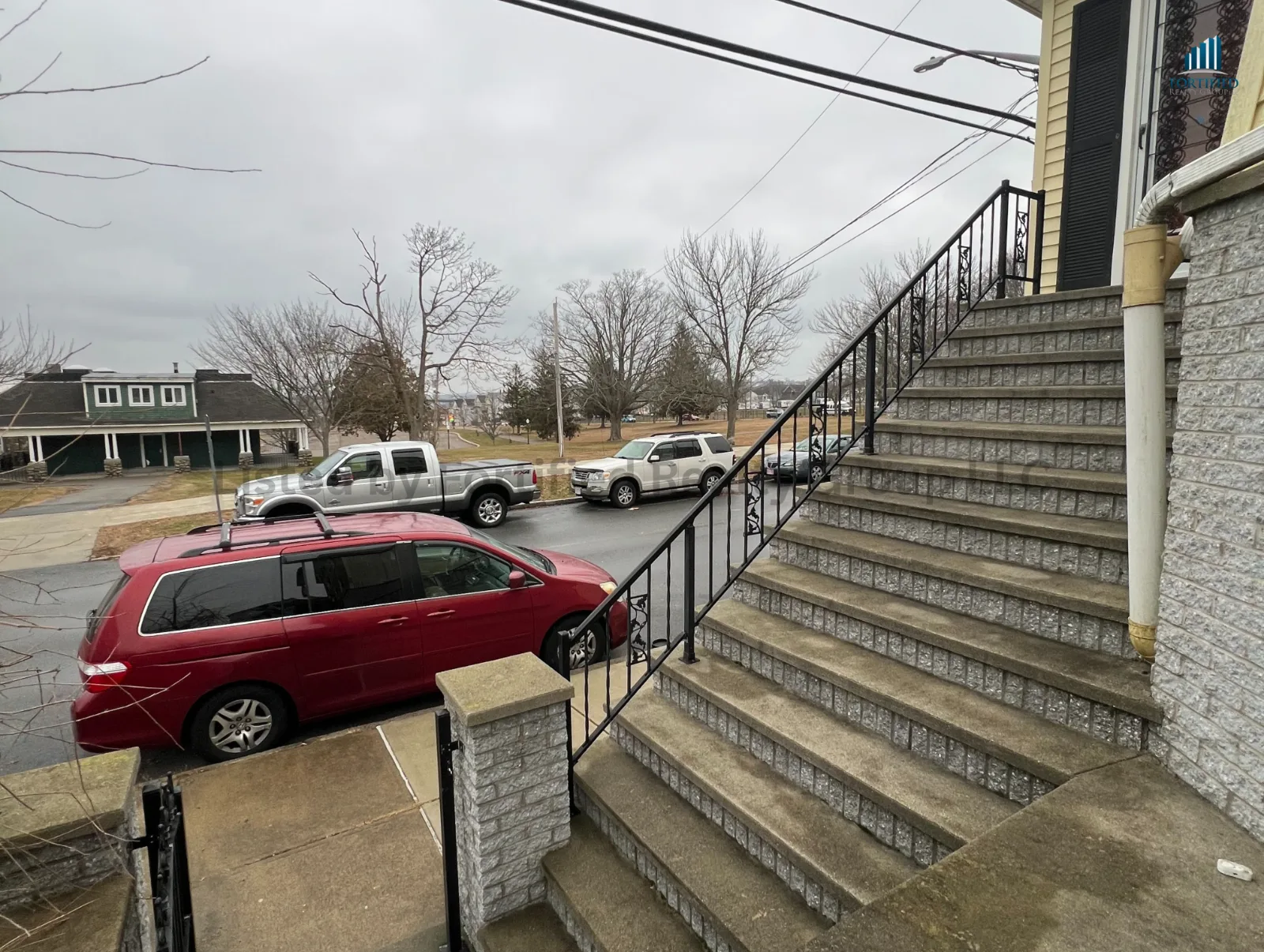 Exterior — 455 Middle St #Apt 3, Fall River MA