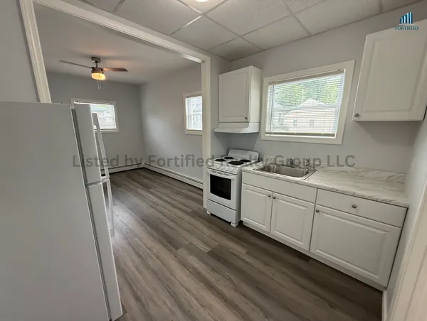 552 Maple St 1R — 1 bedroom apartment for rent in Fall River, MA | Fortified Realty Group